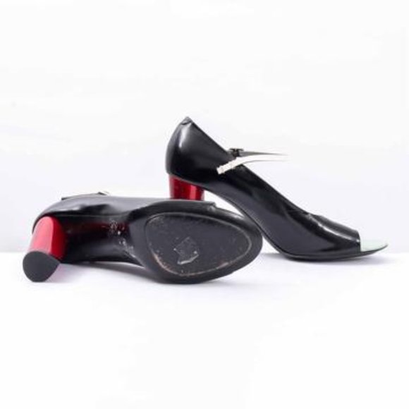Marc Jacobs Black Peep Toe Heels - Picture 4 of 4